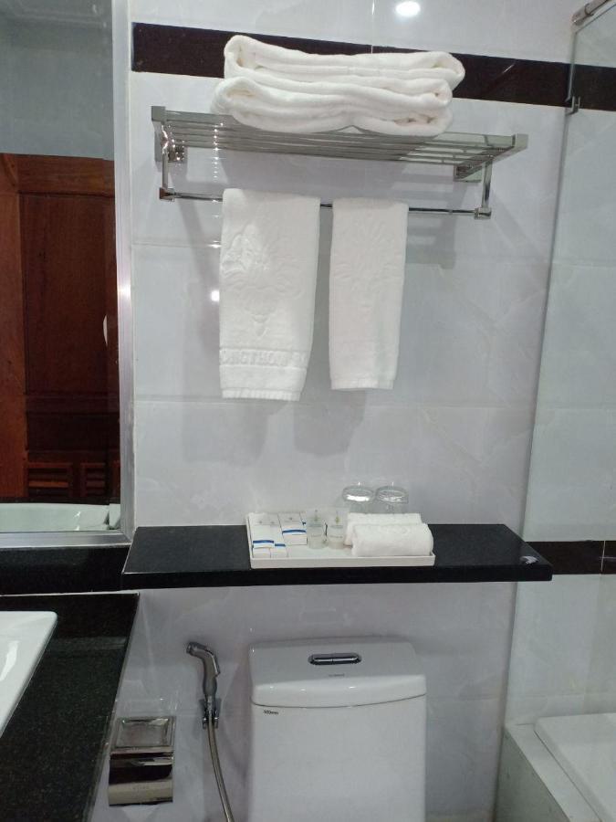 Kampong Thom Royal Hotel Buitenkant foto