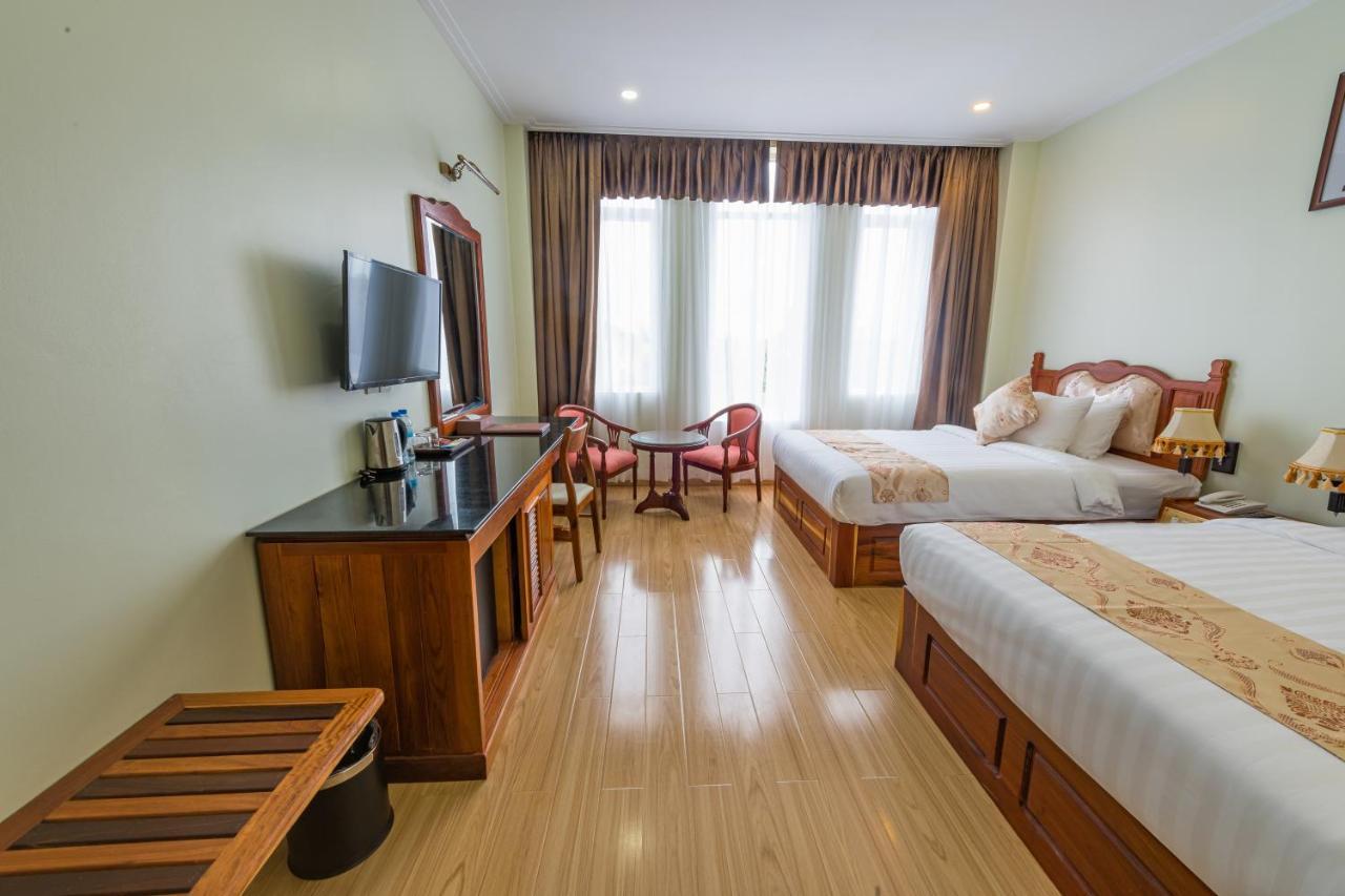 Kampong Thom Royal Hotel Buitenkant foto