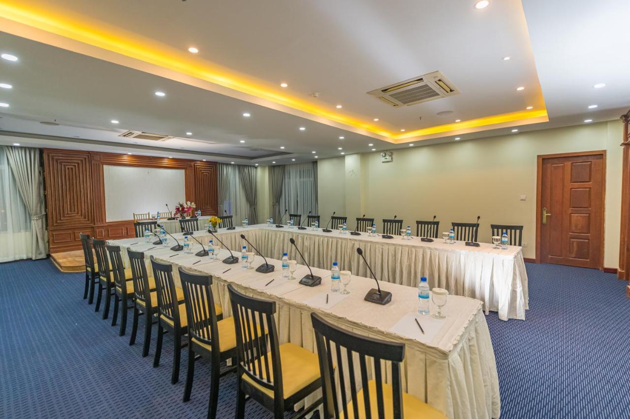 Kampong Thom Royal Hotel Buitenkant foto